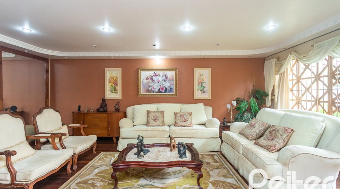 Casa à venda com 247m², 3 dormitórios, 3 suítes, 4 vagas, no bairro Ipanema em Porto Alegre