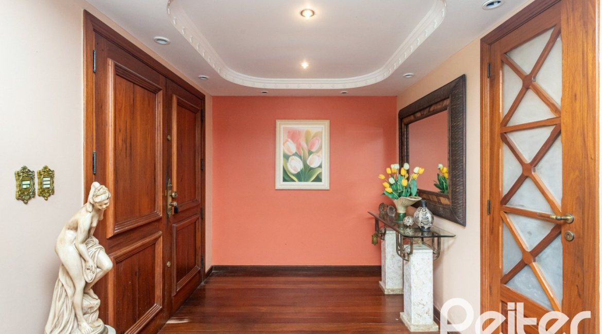 Casa à venda com 247m², 3 dormitórios, 3 suítes, 4 vagas, no bairro Ipanema em Porto Alegre