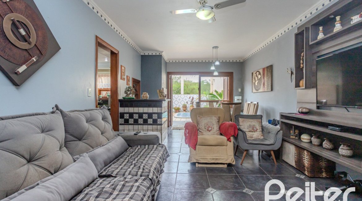 Casa à venda com 247m², 3 dormitórios, 3 suítes, 4 vagas, no bairro Ipanema em Porto Alegre