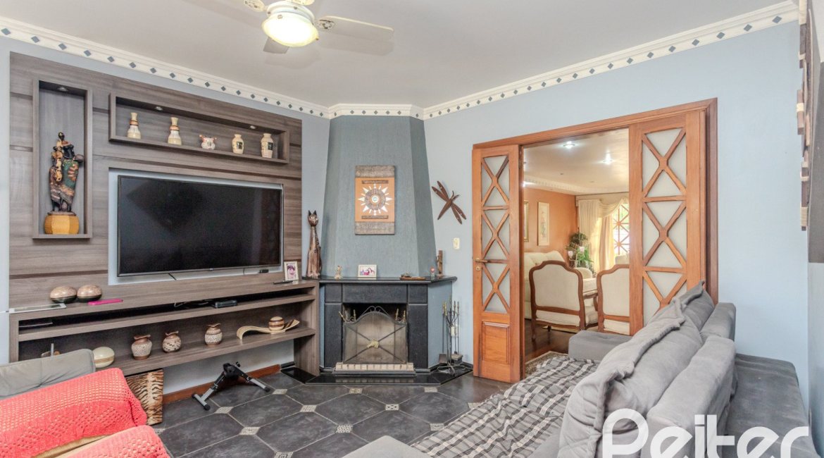 Casa à venda com 247m², 3 dormitórios, 3 suítes, 4 vagas, no bairro Ipanema em Porto Alegre