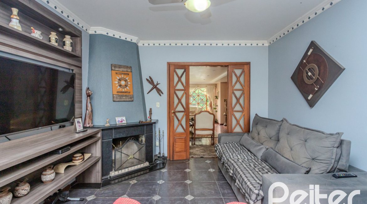 Casa à venda com 247m², 3 dormitórios, 3 suítes, 4 vagas, no bairro Ipanema em Porto Alegre