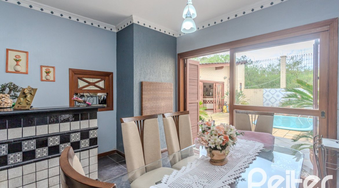 Casa à venda com 247m², 3 dormitórios, 3 suítes, 4 vagas, no bairro Ipanema em Porto Alegre