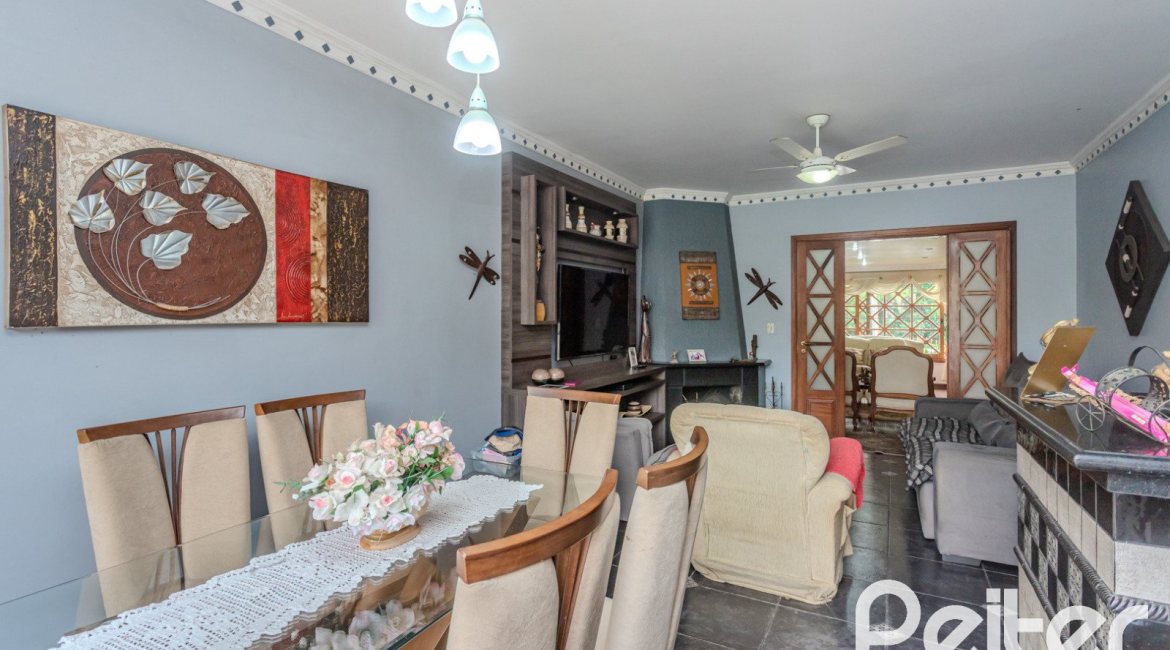 Casa à venda com 247m², 3 dormitórios, 3 suítes, 4 vagas, no bairro Ipanema em Porto Alegre