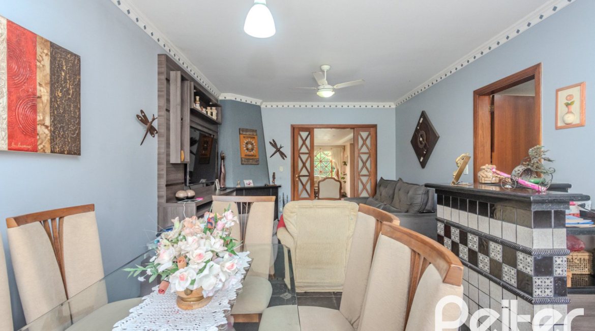 Casa à venda com 247m², 3 dormitórios, 3 suítes, 4 vagas, no bairro Ipanema em Porto Alegre