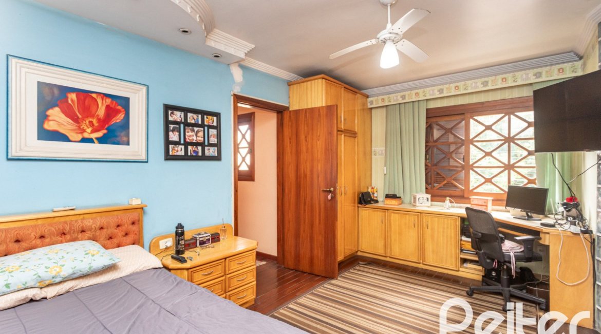 Casa à venda com 247m², 3 dormitórios, 3 suítes, 4 vagas, no bairro Ipanema em Porto Alegre