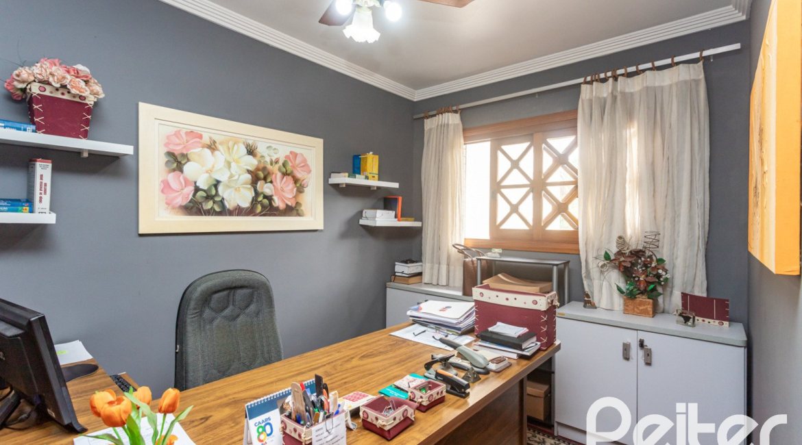 Casa à venda com 247m², 3 dormitórios, 3 suítes, 4 vagas, no bairro Ipanema em Porto Alegre
