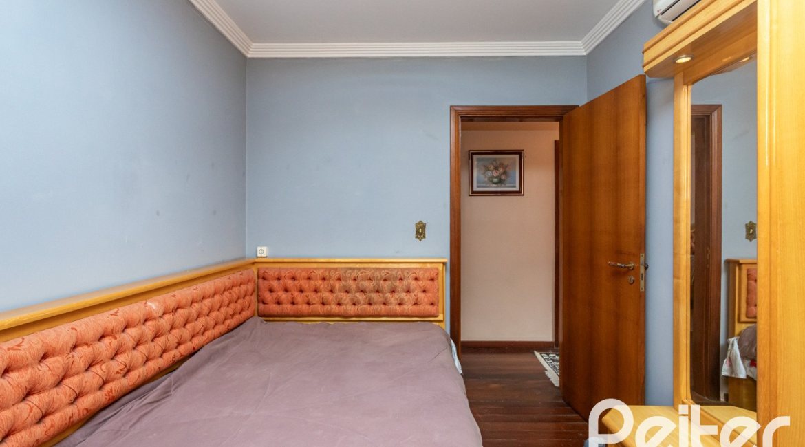 Casa à venda com 247m², 3 dormitórios, 3 suítes, 4 vagas, no bairro Ipanema em Porto Alegre