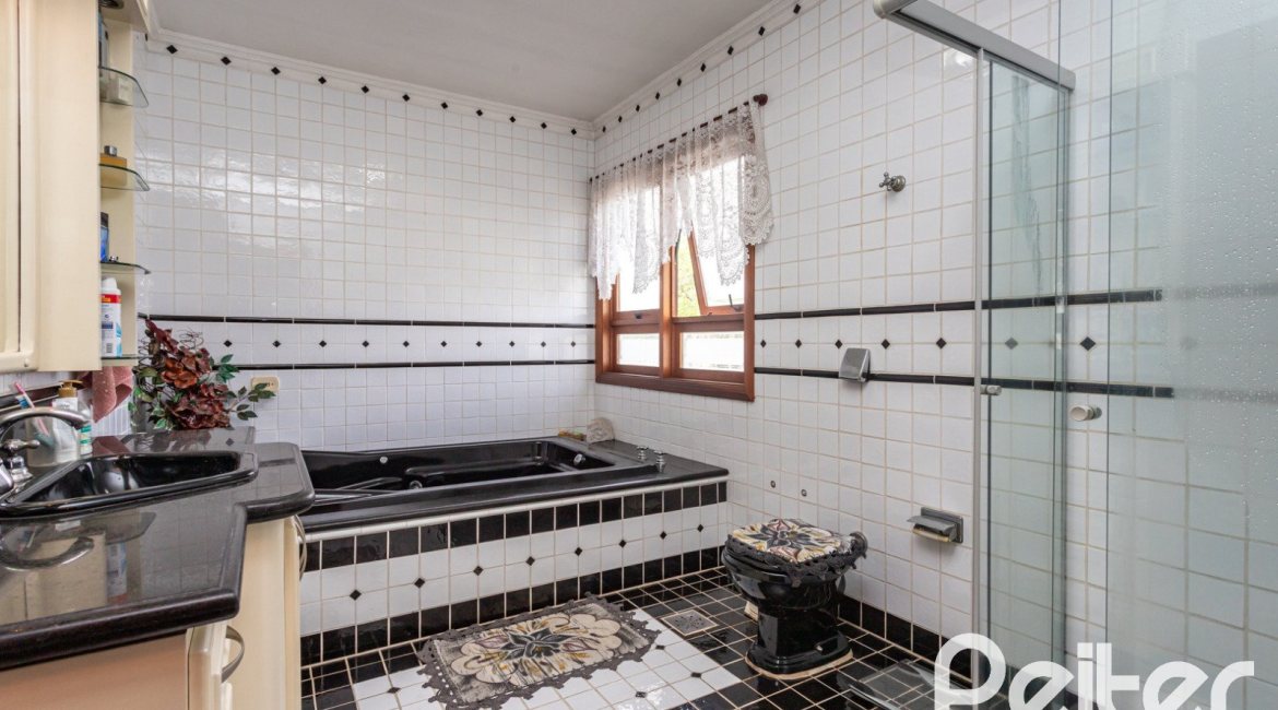 Casa à venda com 247m², 3 dormitórios, 3 suítes, 4 vagas, no bairro Ipanema em Porto Alegre