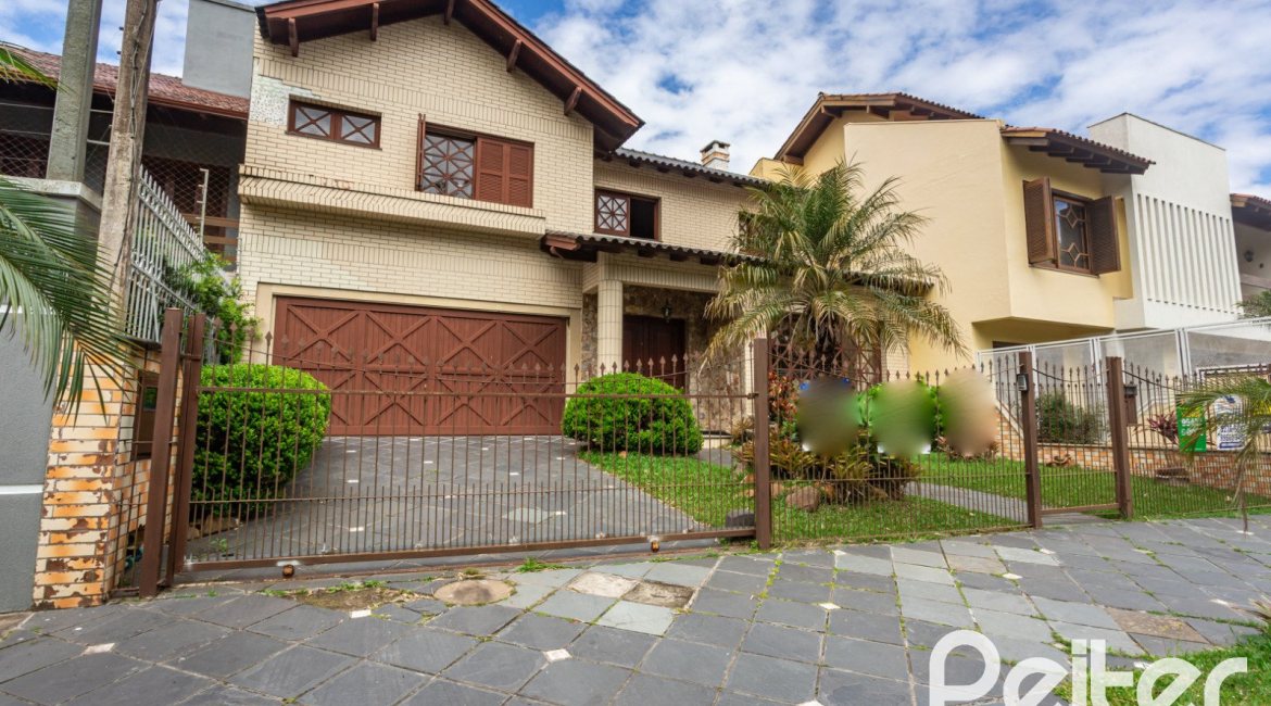 Casa à venda com 247m², 3 dormitórios, 3 suítes, 4 vagas, no bairro Ipanema em Porto Alegre