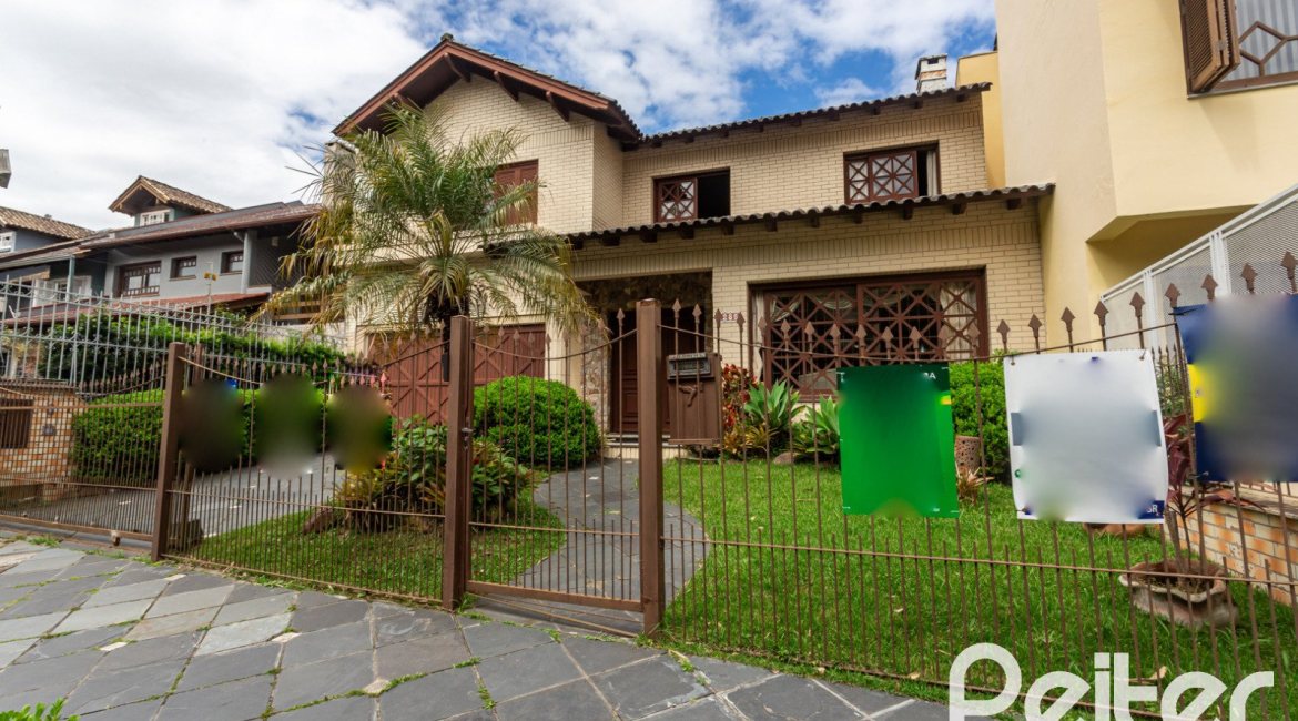 Casa à venda com 247m², 3 dormitórios, 3 suítes, 4 vagas, no bairro Ipanema em Porto Alegre