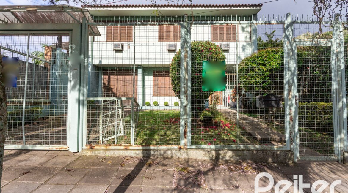 Casa à venda com 280m², 4 dormitórios, 1 suíte, 4 vagas, no bairro Ipanema em Porto Alegre