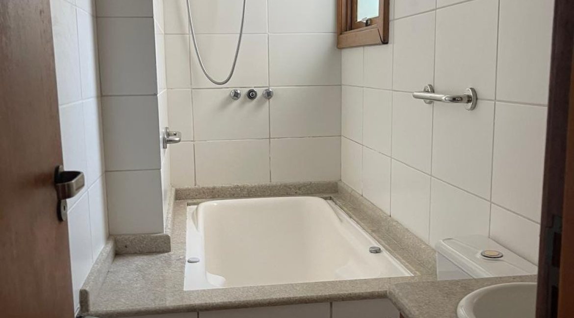 Apartamento à venda com 84m², 2 dormitórios, 1 suíte, 2 vagas, no bairro Tristeza em Porto Alegre