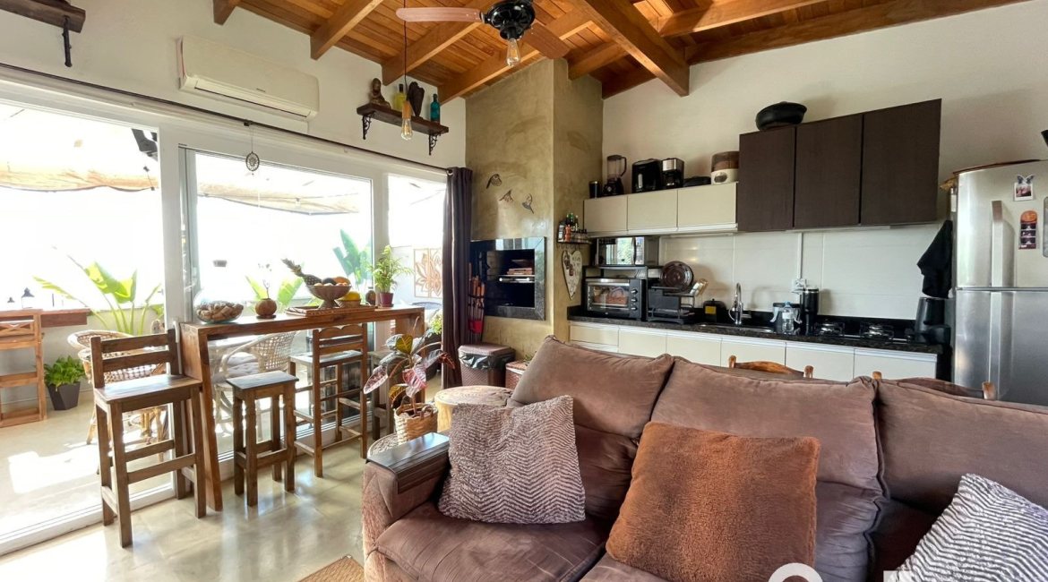 Casa em Condomínio à venda com 105m², 3 dormitórios, 1 suíte, 2 vagas, no bairro Tristeza em Porto Alegre