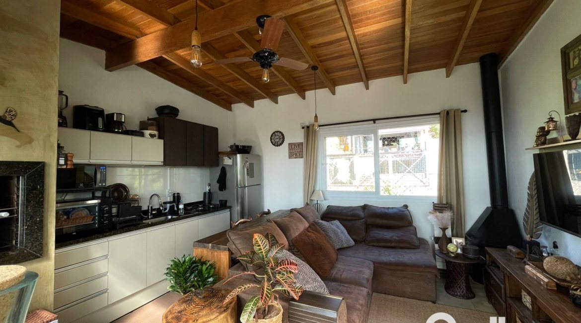 Casa em Condomínio à venda com 105m², 3 dormitórios, 1 suíte, 2 vagas, no bairro Tristeza em Porto Alegre