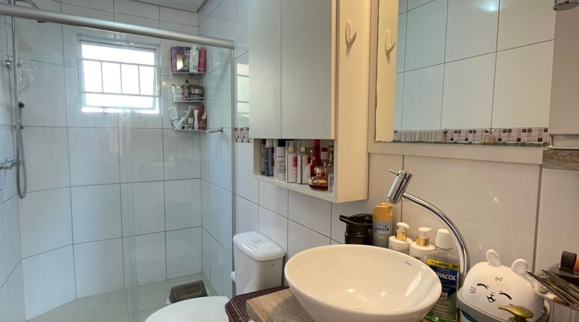 Casa em Condomínio à venda com 105m², 3 dormitórios, 1 suíte, 2 vagas, no bairro Tristeza em Porto Alegre