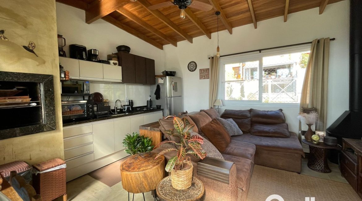 Casa em Condomínio à venda com 105m², 3 dormitórios, 1 suíte, 2 vagas, no bairro Tristeza em Porto Alegre