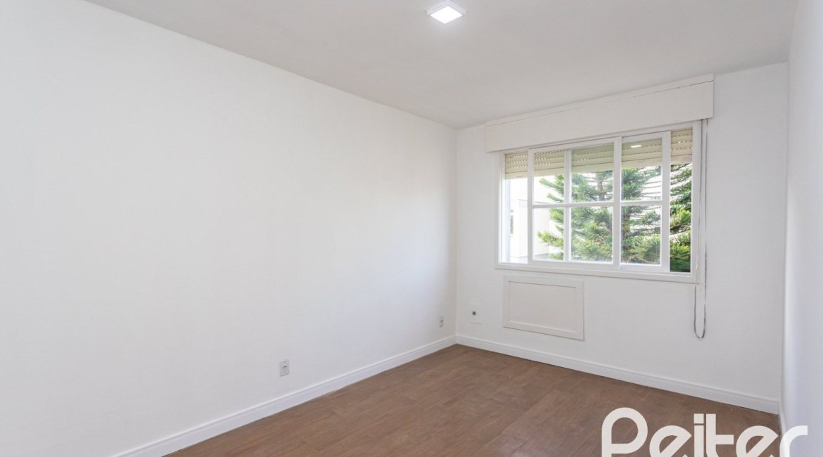 Apartamento à venda com 69m², 3 dormitórios, no bairro Cristal em Porto Alegre