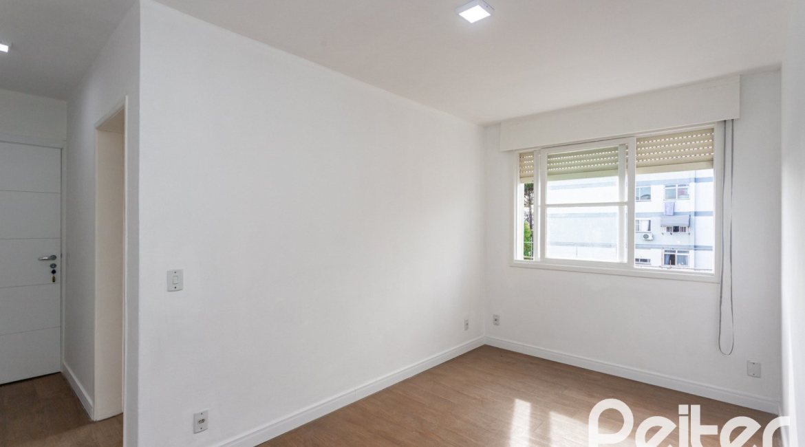 Apartamento à venda com 69m², 3 dormitórios, no bairro Cristal em Porto Alegre