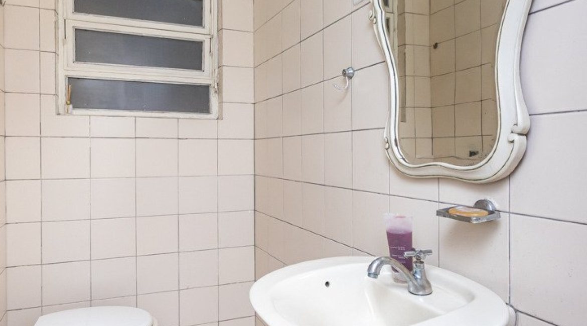 Casa à venda com 203m², 3 dormitórios, 1 suíte, 4 vagas, no bairro Ipanema em Porto Alegre