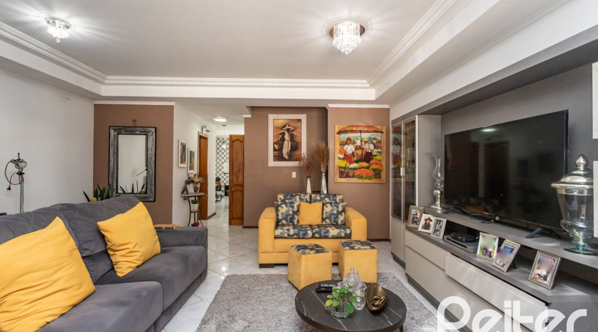 Casa à venda com 234m², 3 dormitórios, 1 suíte, 4 vagas, no bairro Tristeza em Porto Alegre