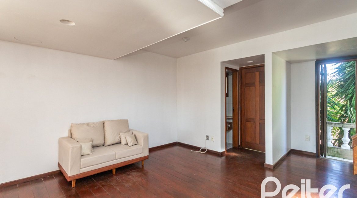 Casa à venda com 199m², 3 dormitórios, 1 suíte, 3 vagas, no bairro Ipanema em Porto Alegre