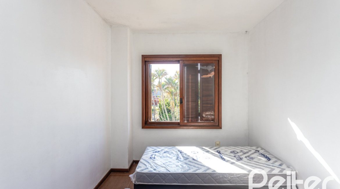 Casa à venda com 199m², 3 dormitórios, 1 suíte, 3 vagas, no bairro Ipanema em Porto Alegre