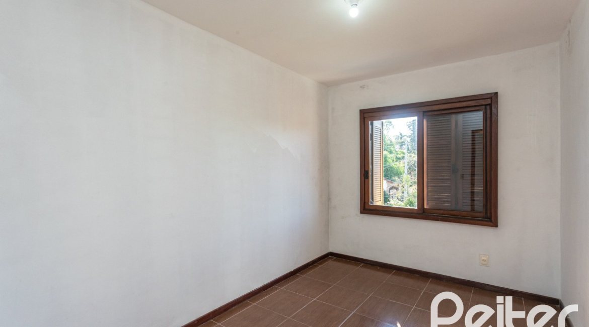 Casa à venda com 199m², 3 dormitórios, 1 suíte, 3 vagas, no bairro Ipanema em Porto Alegre