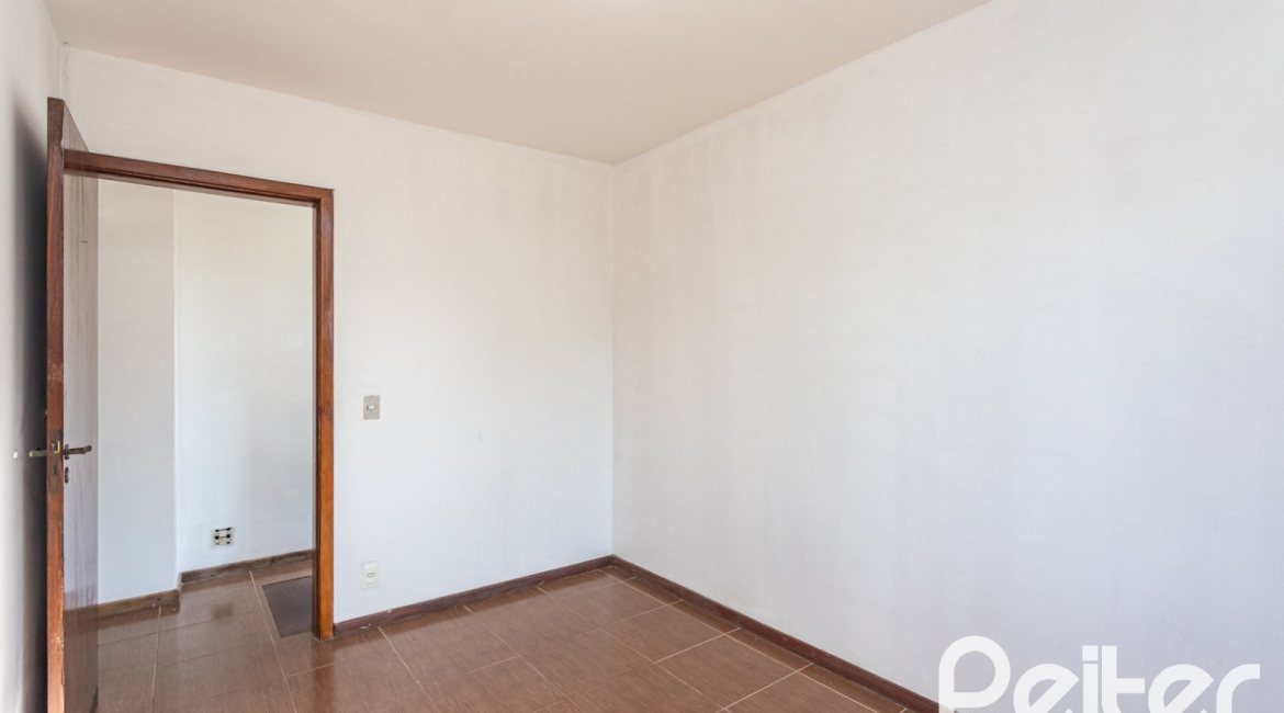 Casa à venda com 199m², 3 dormitórios, 1 suíte, 3 vagas, no bairro Ipanema em Porto Alegre