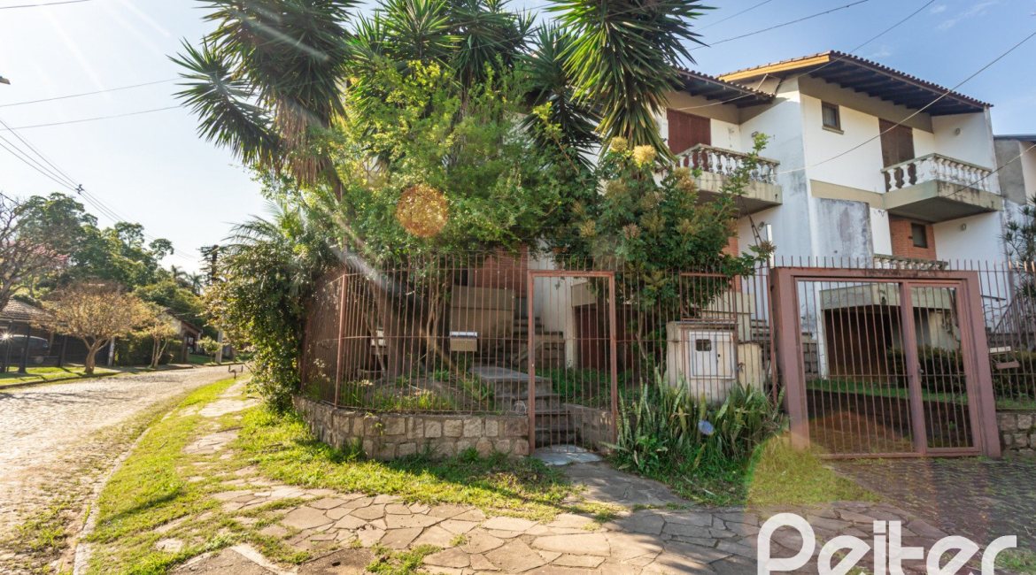 Casa à venda com 199m², 3 dormitórios, 1 suíte, 3 vagas, no bairro Ipanema em Porto Alegre