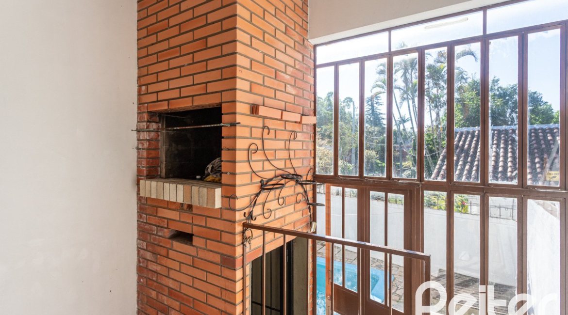 Casa à venda com 199m², 3 dormitórios, 1 suíte, 3 vagas, no bairro Ipanema em Porto Alegre