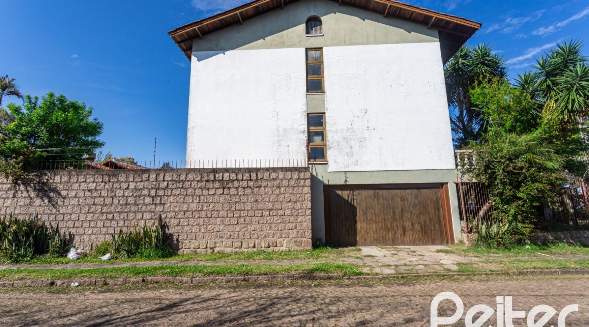 Casa à venda com 199m², 3 dormitórios, 1 suíte, 3 vagas, no bairro Ipanema em Porto Alegre