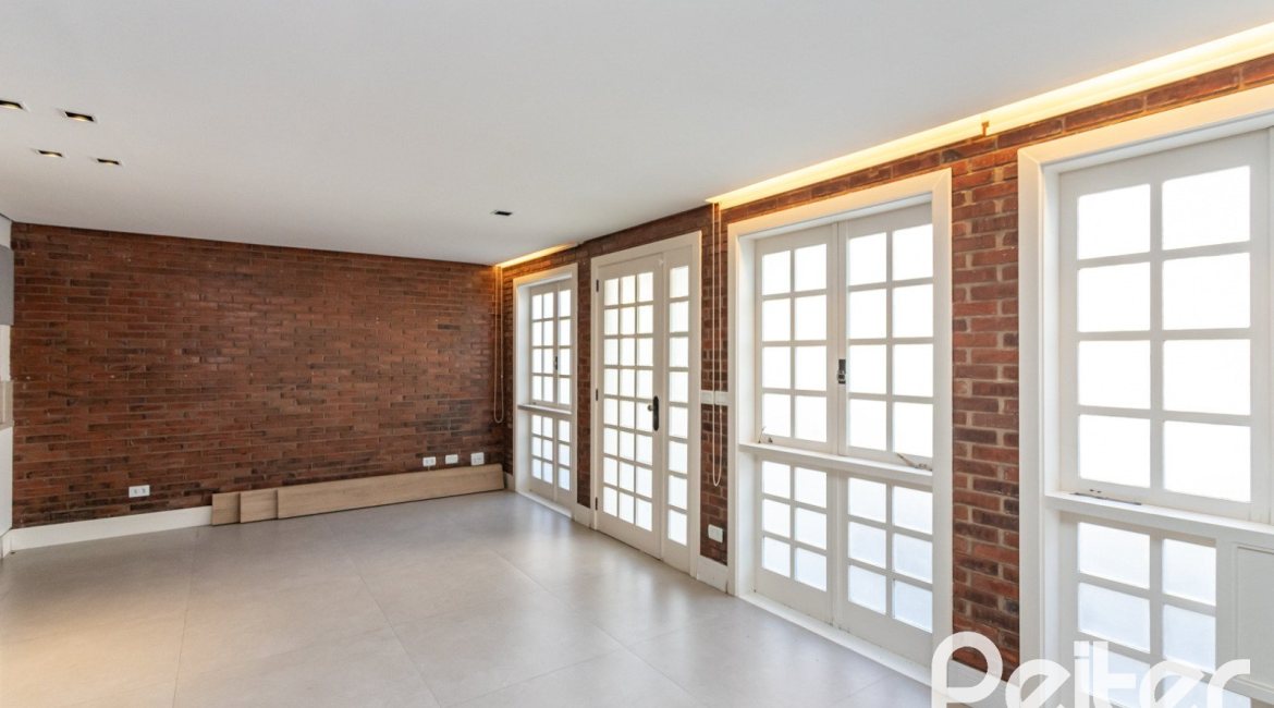 Casa em Condomínio à venda com 193m², 3 dormitórios, 2 suítes, 2 vagas, no bairro Chácara das Pedras em Porto Alegre