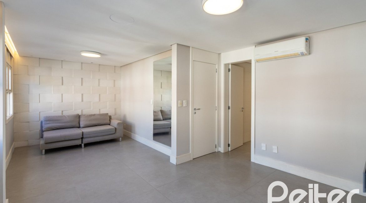 Casa em Condomínio à venda com 193m², 3 dormitórios, 2 suítes, 2 vagas, no bairro Chácara das Pedras em Porto Alegre