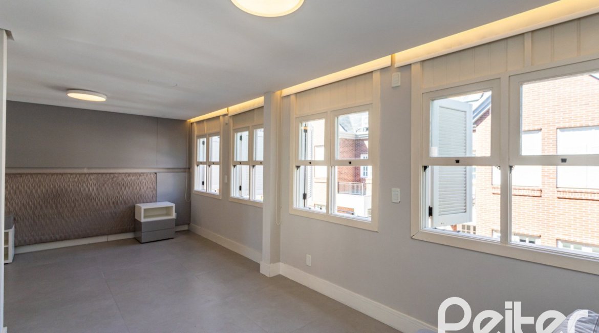 Casa em Condomínio à venda com 193m², 3 dormitórios, 2 suítes, 2 vagas, no bairro Chácara das Pedras em Porto Alegre