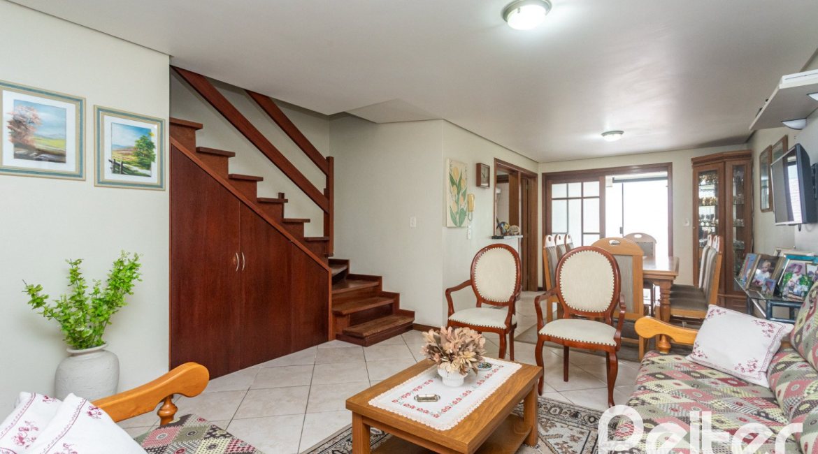 Casa à venda com 157m², 3 dormitórios, 1 suíte, 2 vagas, no bairro Ipanema em Porto Alegre