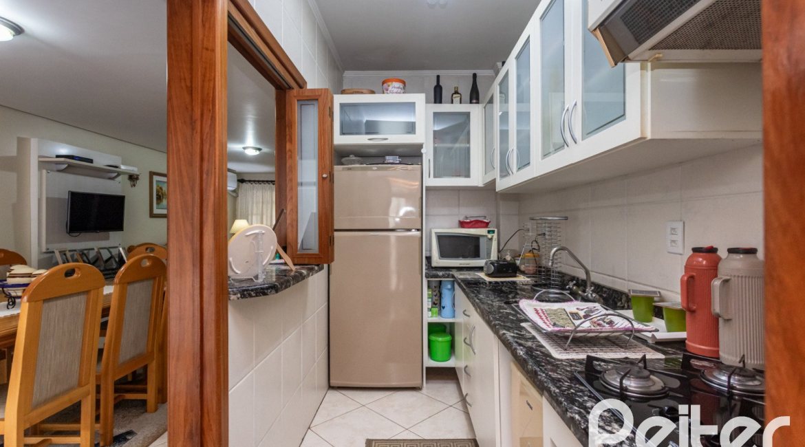 Casa à venda com 157m², 3 dormitórios, 1 suíte, 2 vagas, no bairro Ipanema em Porto Alegre