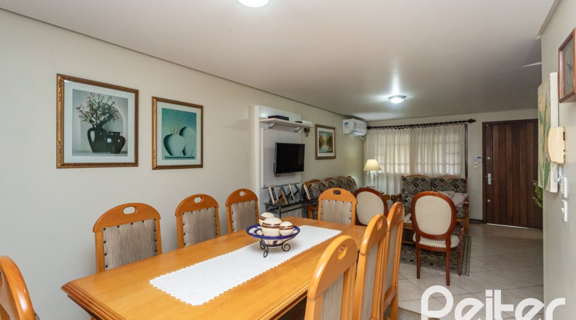 Casa à venda com 157m², 3 dormitórios, 1 suíte, 2 vagas, no bairro Ipanema em Porto Alegre