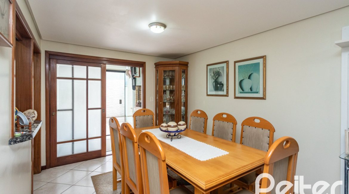 Casa à venda com 157m², 3 dormitórios, 1 suíte, 2 vagas, no bairro Ipanema em Porto Alegre