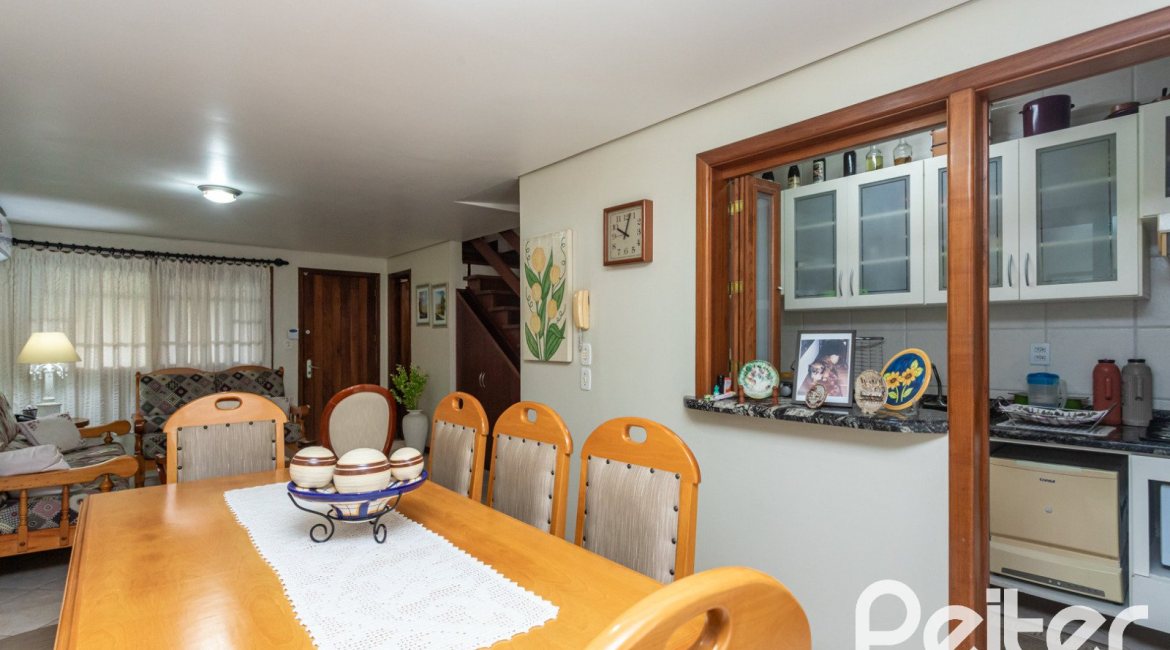 Casa à venda com 157m², 3 dormitórios, 1 suíte, 2 vagas, no bairro Ipanema em Porto Alegre