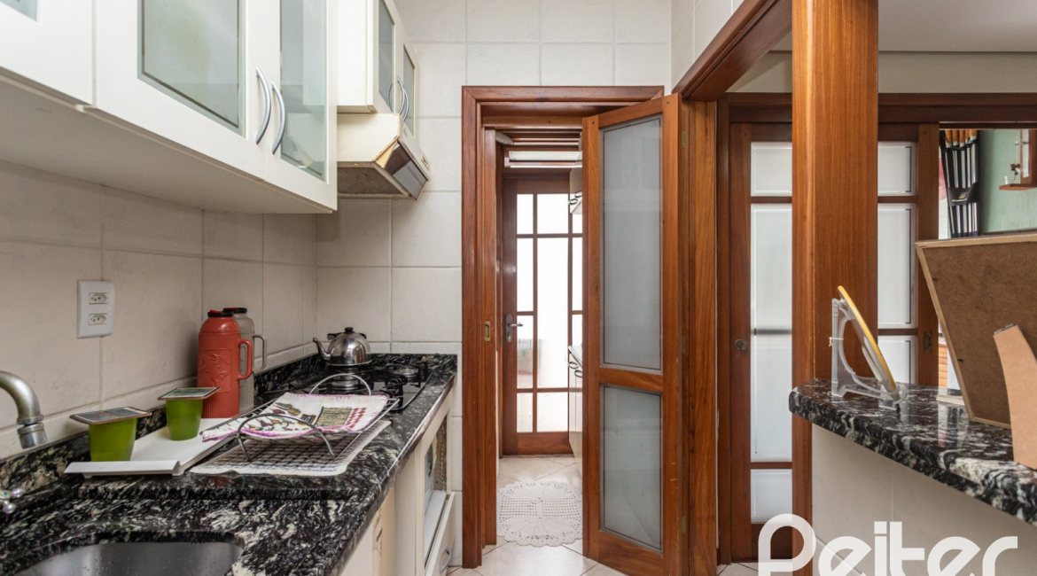 Casa à venda com 157m², 3 dormitórios, 1 suíte, 2 vagas, no bairro Ipanema em Porto Alegre