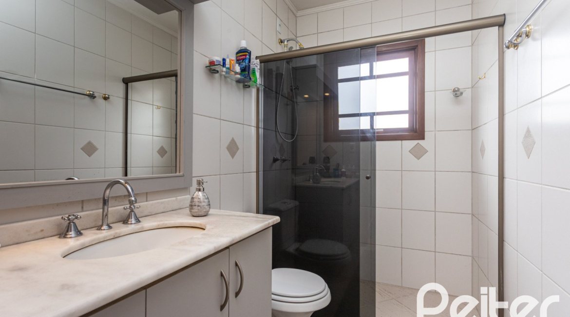 Casa à venda com 157m², 3 dormitórios, 1 suíte, 2 vagas, no bairro Ipanema em Porto Alegre