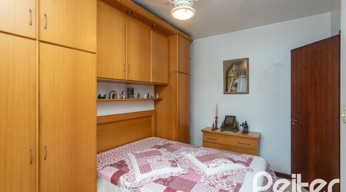 Casa à venda com 157m², 3 dormitórios, 1 suíte, 2 vagas, no bairro Ipanema em Porto Alegre