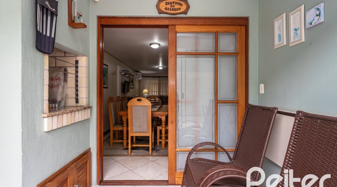 Casa à venda com 157m², 3 dormitórios, 1 suíte, 2 vagas, no bairro Ipanema em Porto Alegre