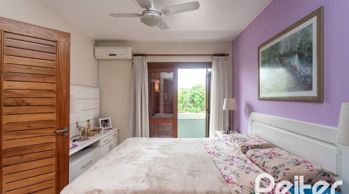 Casa à venda com 157m², 3 dormitórios, 1 suíte, 2 vagas, no bairro Ipanema em Porto Alegre