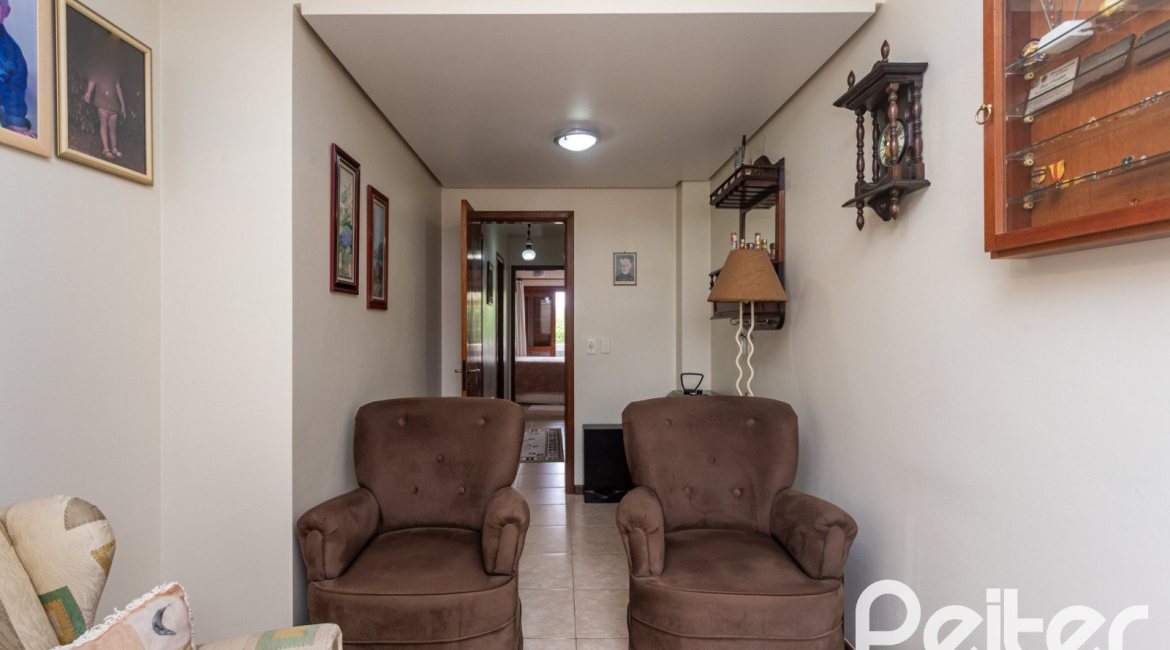 Casa à venda com 157m², 3 dormitórios, 1 suíte, 2 vagas, no bairro Ipanema em Porto Alegre