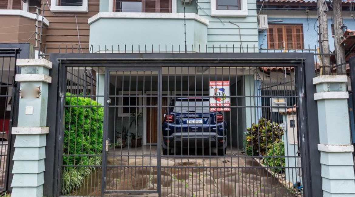 Casa à venda com 157m², 3 dormitórios, 1 suíte, 2 vagas, no bairro Ipanema em Porto Alegre