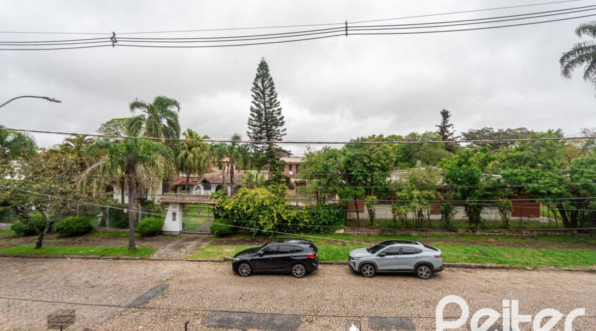 Casa à venda com 157m², 3 dormitórios, 1 suíte, 2 vagas, no bairro Ipanema em Porto Alegre