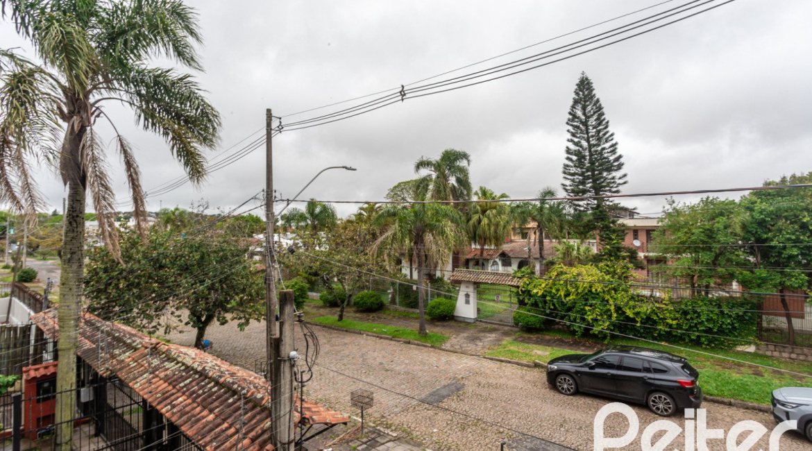 Casa à venda com 157m², 3 dormitórios, 1 suíte, 2 vagas, no bairro Ipanema em Porto Alegre