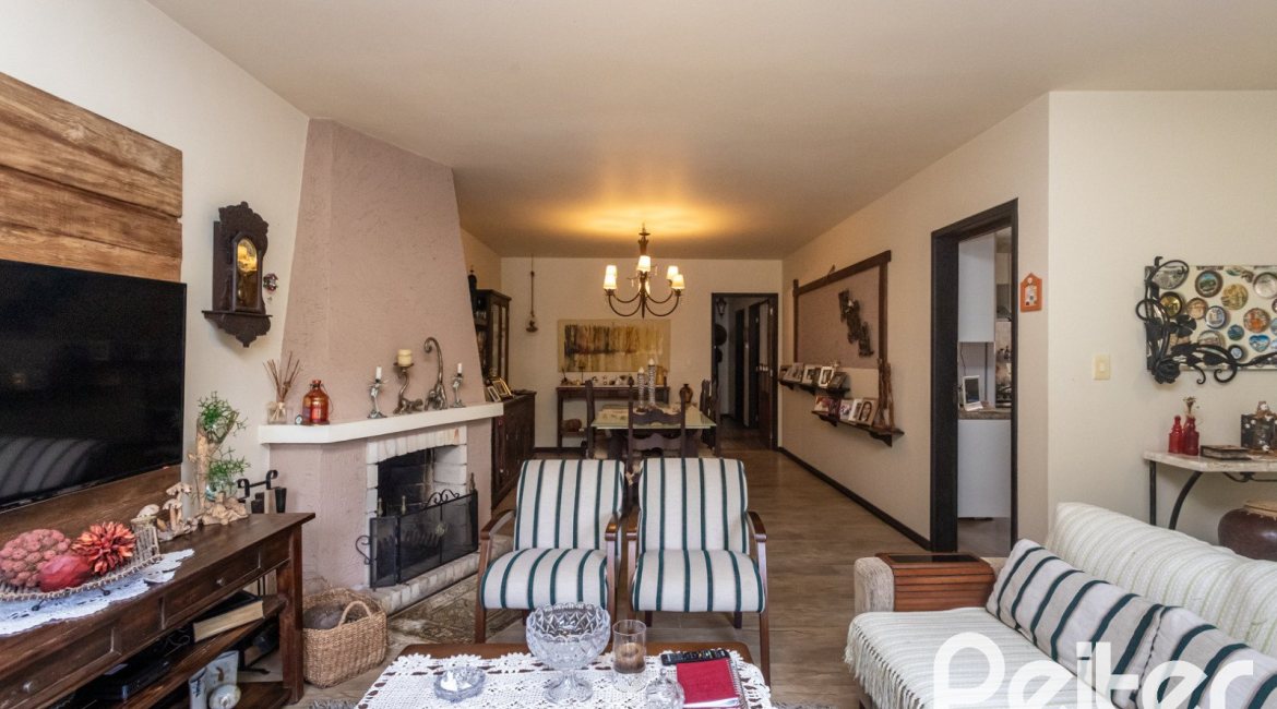 Casa à venda com 149m², 3 dormitórios, 1 suíte, 3 vagas, no bairro Ipanema em Porto Alegre