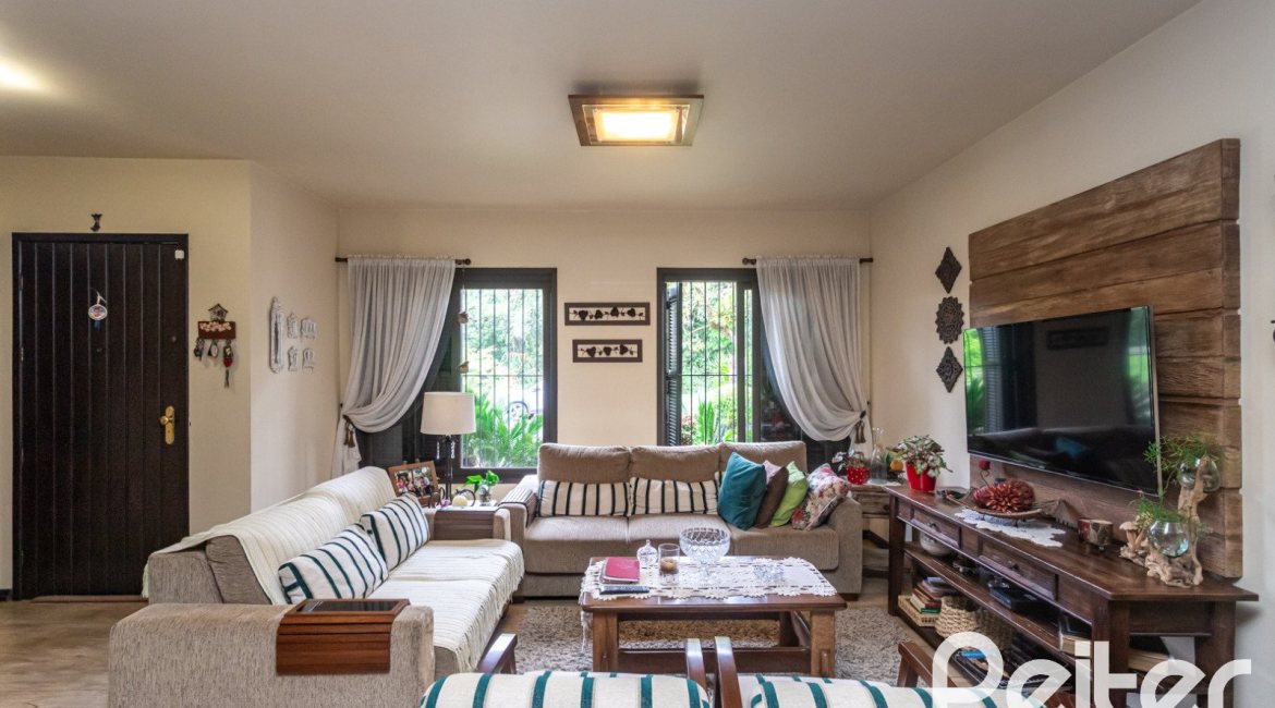 Casa à venda com 149m², 3 dormitórios, 1 suíte, 3 vagas, no bairro Ipanema em Porto Alegre